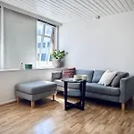 Supersentralt, Lyst Og Romslig Apartment