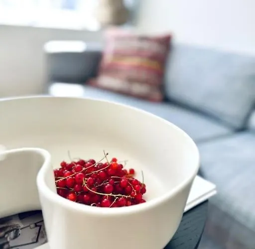 Supersentralt, Lyst Og Romslig Lejlighed